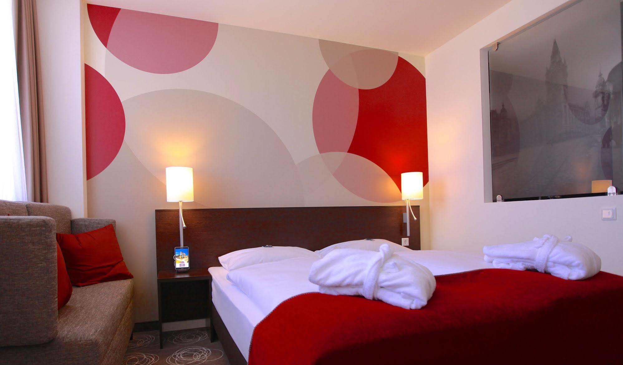 Webers - Das Hotel Im Ruhrturm Essen Extérieur photo